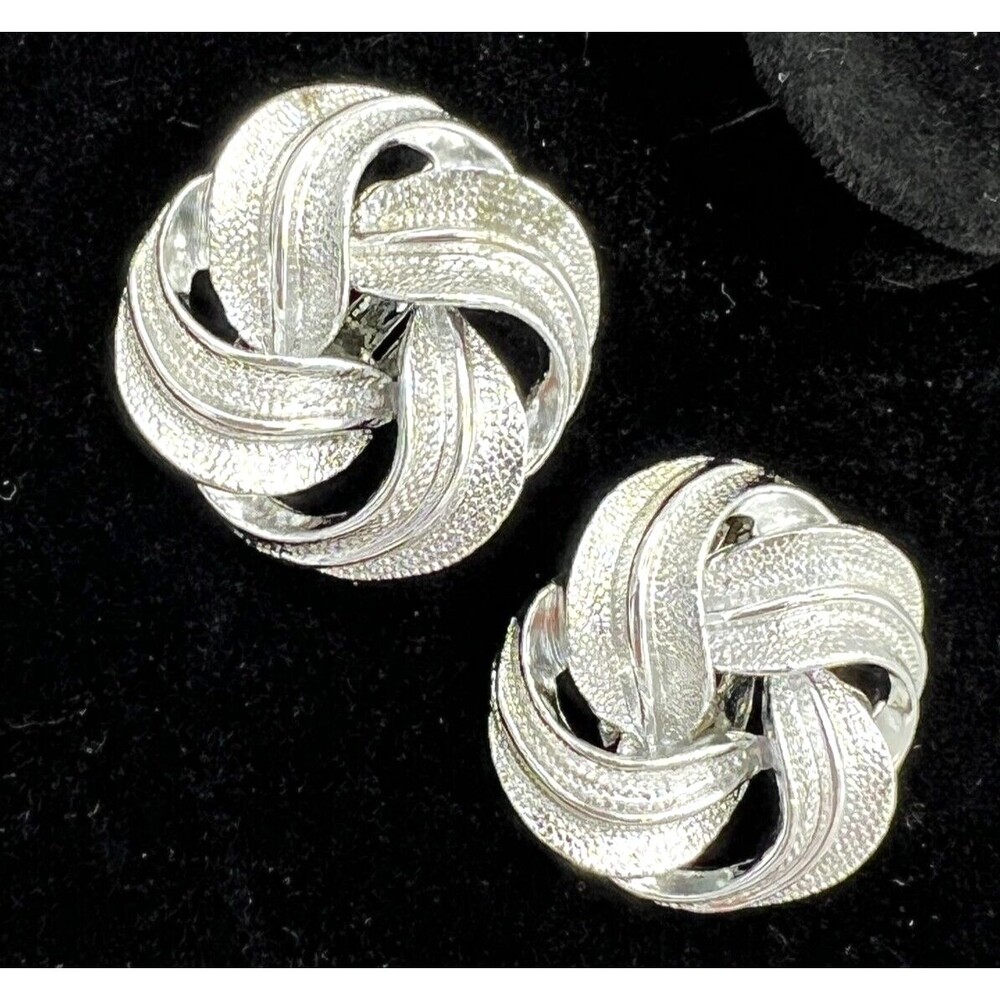 Lisner Clip On Earrings Silver Tone Vintage Textured Leaf Knot Gorgeous